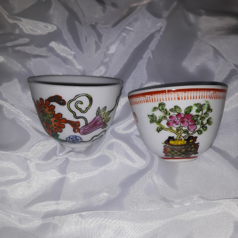 Set of 2 sake cups.